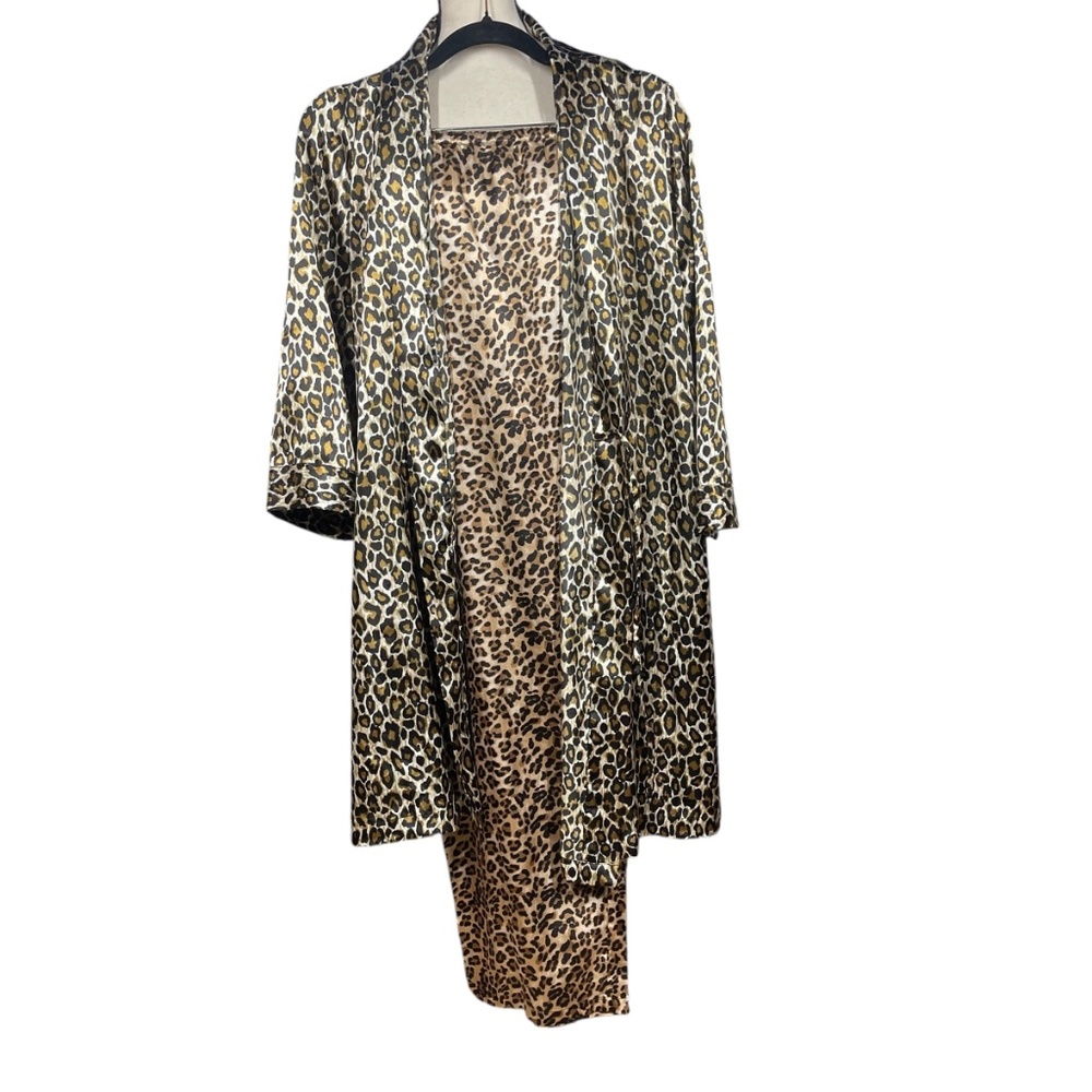 Ambrielle Woman Robe - Picture 2 of 5